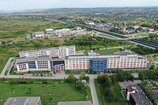 widok na wydział z lotu ptaka